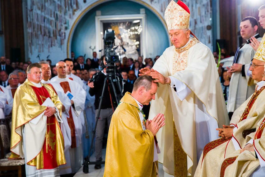 55 lat święceń i 40 lat biskupstwa. Arcybiskup Edward Ozorowski świętuje jubileusz. Uroczysta msza w katedrze
