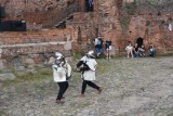 Toruń. Na zamku krzyżackim trwają pokazy walk rycerskich [Zdjęcia]