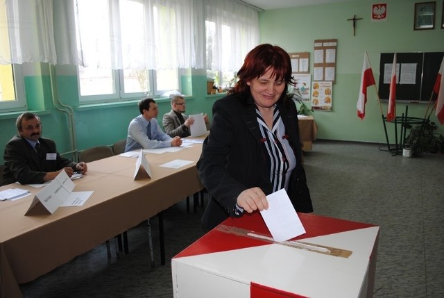 Pani Mariola Nawrocka z Sicienka głosowała w miejscowej szkole