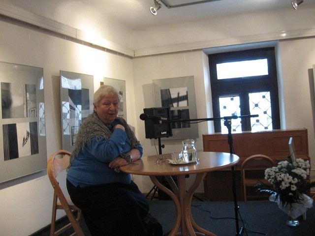 Irena Landau napisała ponad dwadzieścia książek.