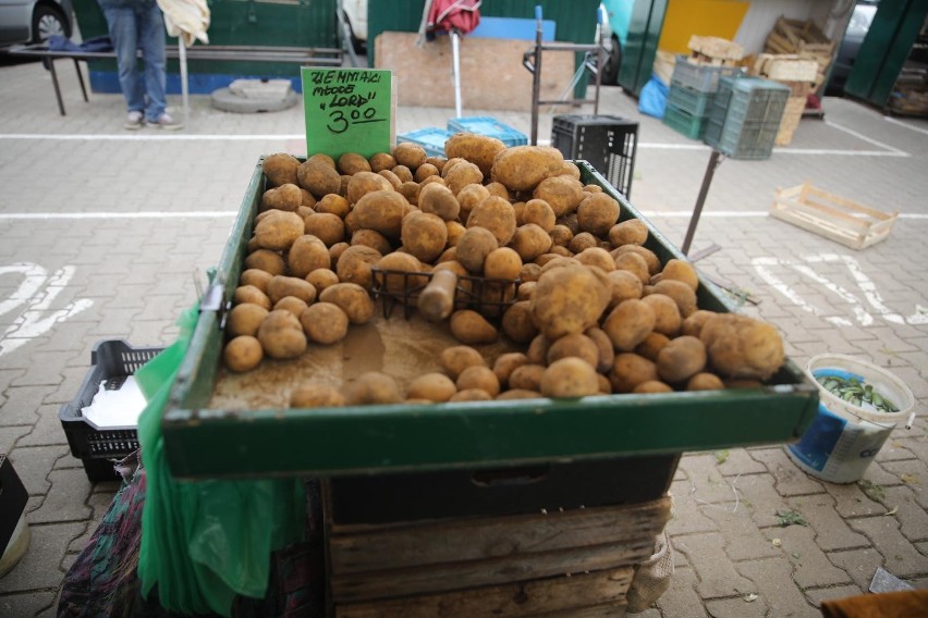 Ziemniaki podrożały, bo na rynku jest ich mniej, a i...