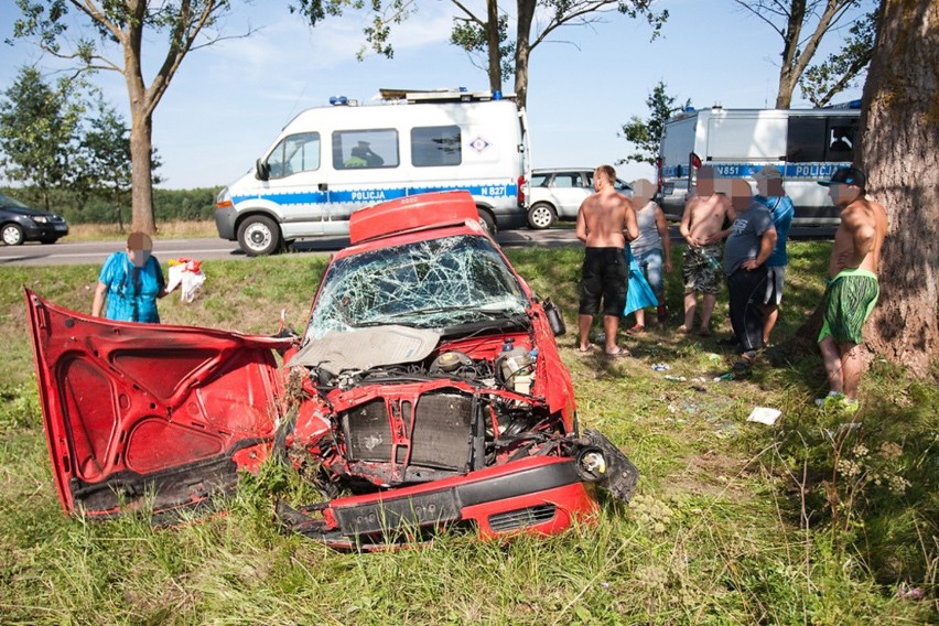 Wypadek na wysokości przystanku autobusowego Charnowo - Niestkowo