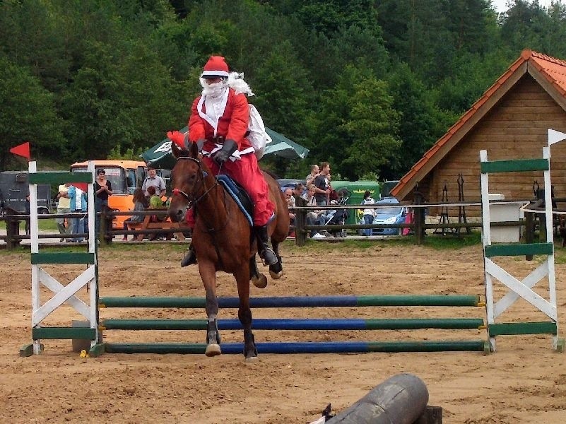 Najwięcej braw zebrał św. Mikołaj na koniu przebranym za…...