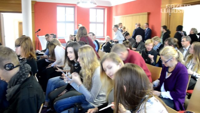 Na przynależności Polski do Unii Europejskiej korzysta także młodzież