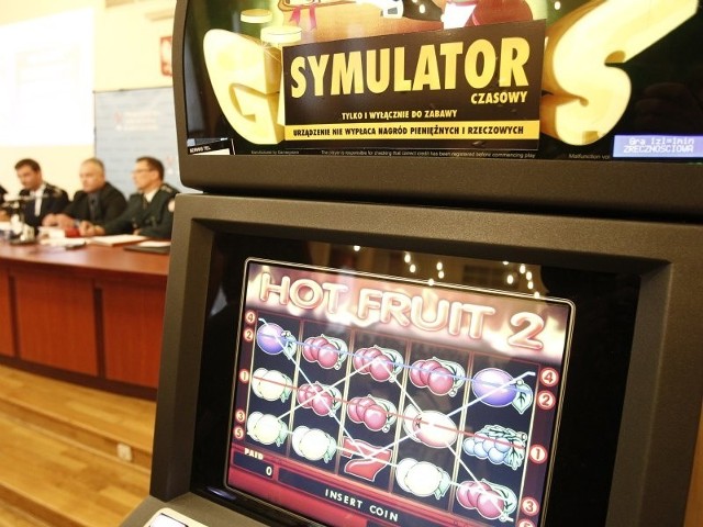 Symulatory gier służące do hazardu, które zabezpieczyła policja są warte 70 tys. euro.