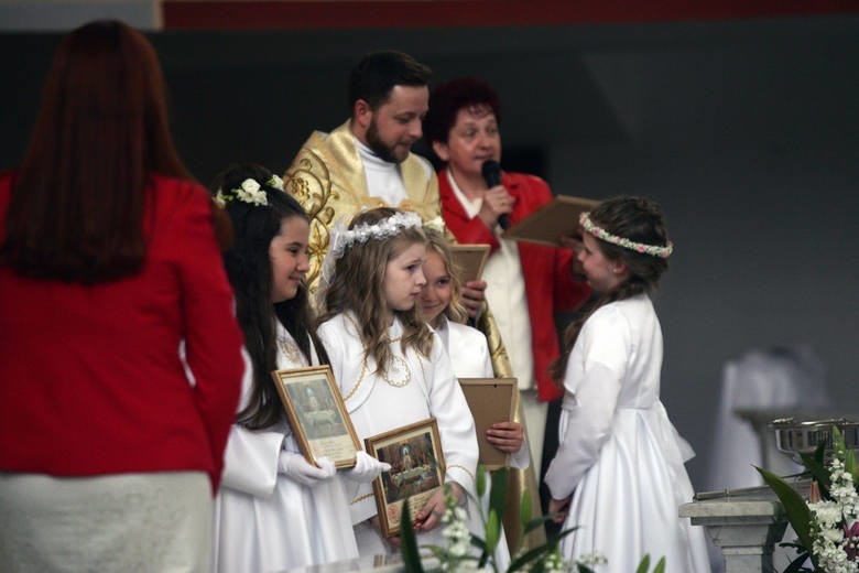 Maj to zwykle miesiąc I Komunii Świętych. Niestety w tym...