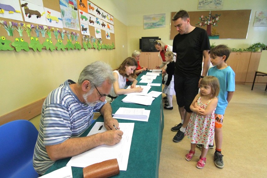 Zakończyły się wybory do rad osiedli. Frekwencja bardzo niska (ZDJĘCIA)