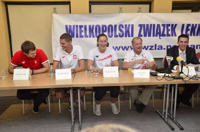 Od lewej: Artur Zaczek, Łukasz Nowak, Żaneta Glanc, jej trener Jerzy Sudoł i prezes WZLA, Artur Kujawiński