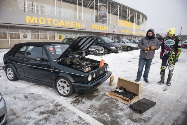 Jak co roku, w Toruniu z okazji wielkiego finału WOŚP odbywa się także Moto Orkiestra. Fani motoryzacji mogli się licytować na Motoarenie.Trwał 24. finał WOŚP.TVN24/x-news