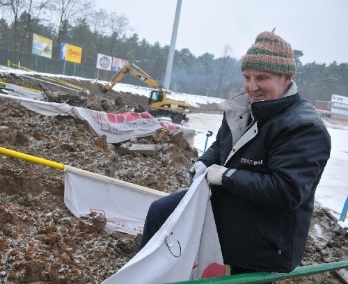 Lesław Baranowski jest w ekippie, która rozpoczęła przebudowę stadionu (fot. Krzysztof Kubasiewicz)
