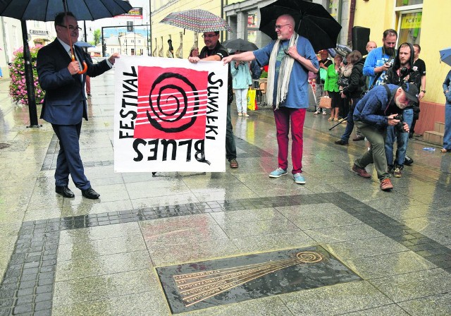 Kolejną tablicę w Alei Gwiazd odsłonili prezydent Czesław Renkiewicz i dziennikarz Jan Chojnacki.