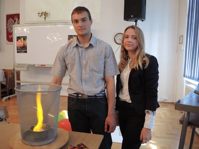 Maciej Podliński i Izabela Laskowska zaprezentowali w swoim doświadczeniu "Płonące Tornado".