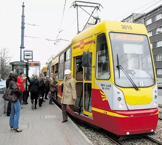 Utrudnienia MPK Łódź. Ruch tramwajowy na ulicy Zgierskiej został zawieszony na około godzinę. Tramwaje kursowały objazdem.
