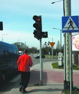 Na Ciołkowskiego nie rozbijesz już głowy. Sygnalizacja świetlna została podniesiona.