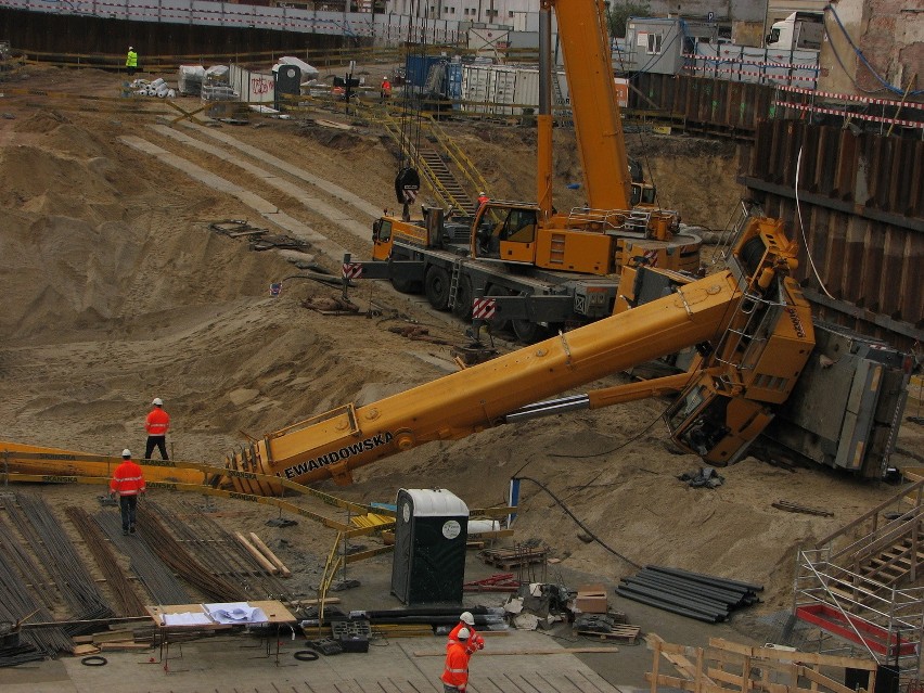 Wrocław, wypadek na terenie budowy biurowca firmy Skanska....