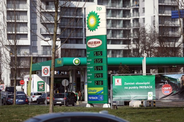 BP Europa przejmuje niektóre stacje koszalińskiej spółki Tomsol. Firma już pod koniec 2018 roku zamykała niektóre ze swoich placówek. Jako, że stacje BP i Tomsol sąsiadowały ze sobą, Urząd Ochrony Konkurencji i Konsumentów przeprowadził analizę ryzyka ograniczenia konkurencji. Ostatecznie ryzyko zostało wykluczone.