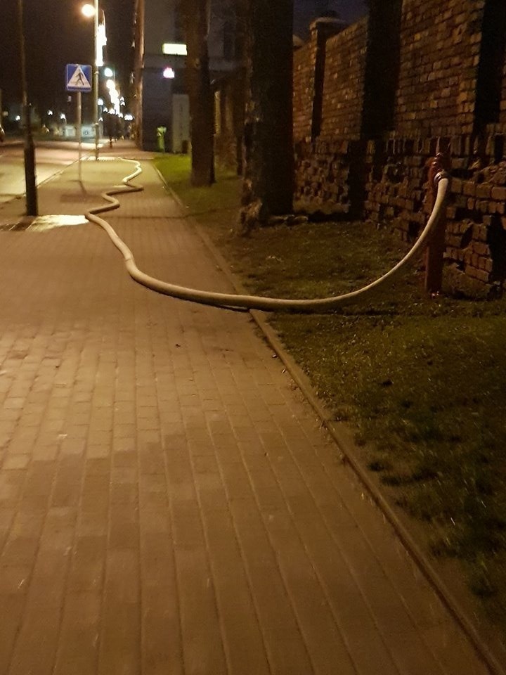 Pierwsze zdjęcia pożaru pasażu handlowego w Żarach przysłał...