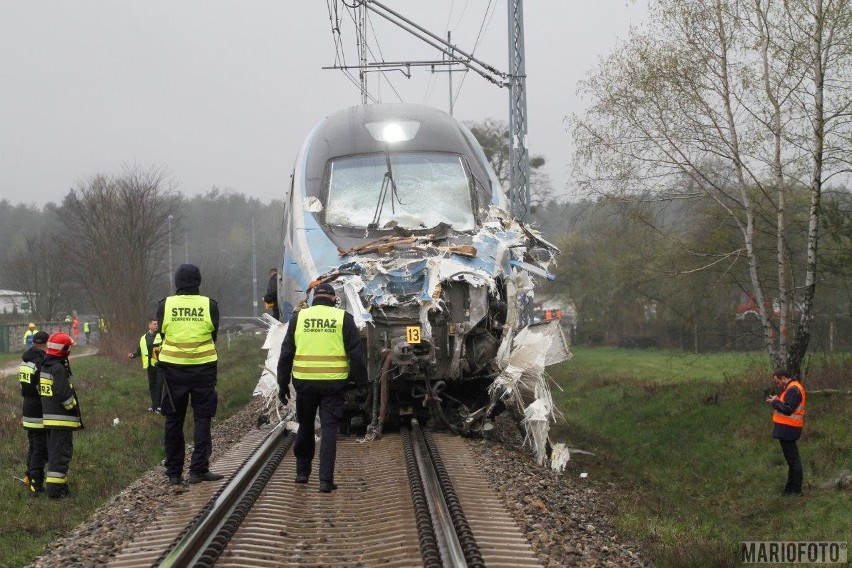 Zderzenie pendolino z ciężarówką pod Ozimkiem.