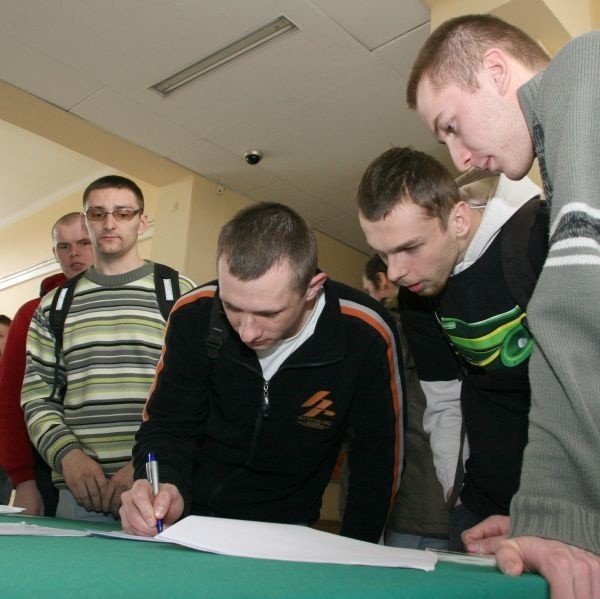 Studenci Politechniki Świętokrzyskiej masowo wzięli wczoraj udział w referendum.