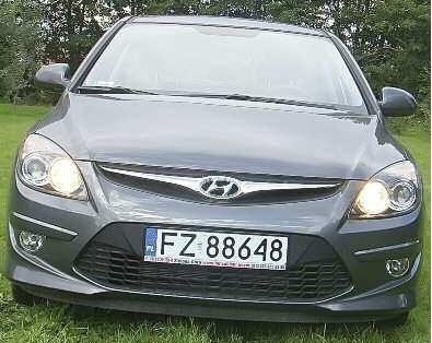 Auto z zewnątrz zyskało bardziej sportową i dynamiczną sylwetkę. Do wyboru są cztery silniki. Ceny od około 50 tys. zł (fot. Czesław Wachnik)