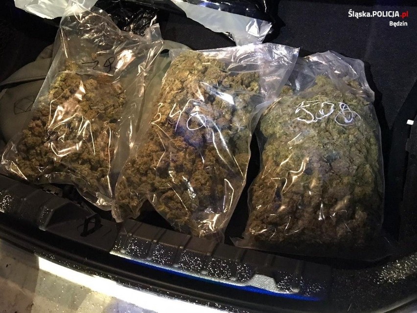 Plecak z narkotykami policjanci znaleźli w trakcie kontroli...