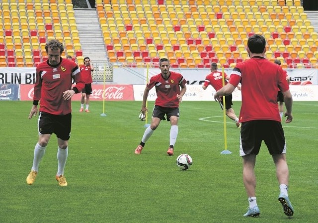 Mecz. Jagiellonia Białystok - FK Kruoja. Wczoraj piłkarze Jagiellonii trenowali na Stadionie Miejskim przed drużyną litewską.