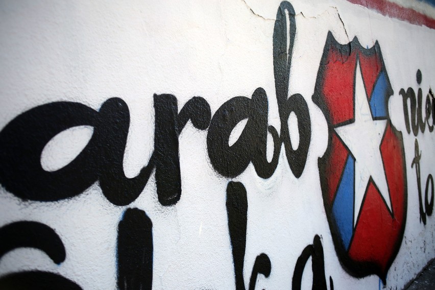 Kraków. Zatrzymani podczas malowania ksenofobicznego graffiti