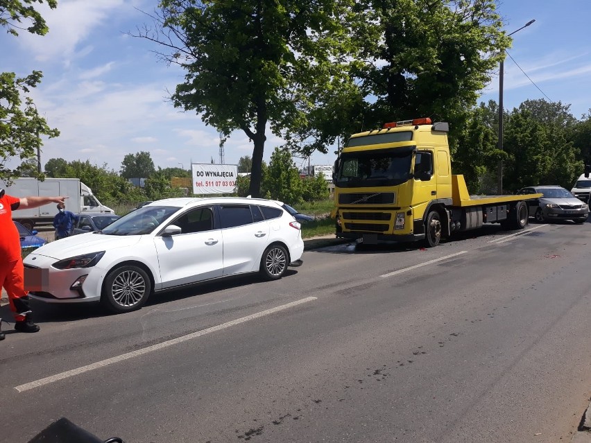 Wypadek na wjeździe do Wrocławia. Ruch wahadłowy na Opolskiej (ZDJĘCIA)