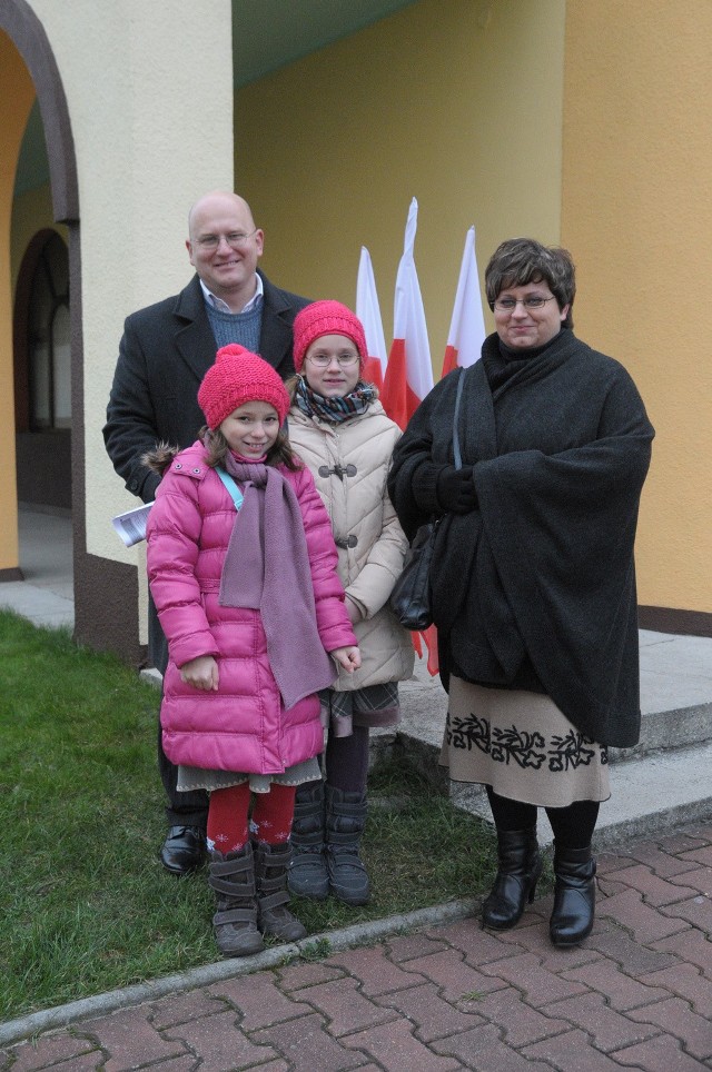 Wybory w Katowicach. Głosowanie w Kostuchnie odbywa się falami. Zwykle po mszach