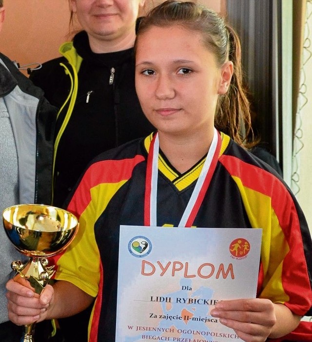 Lidia Rybicka z ośrodka w Baryczy zdobyła srebrny medal w biegach przełajowych.  