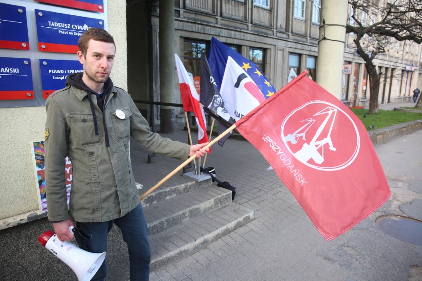 Antykoncepcja jest ok. Protest pod siedzibą PiS w Gdańsku i Gdyni [ZDJĘCIA]