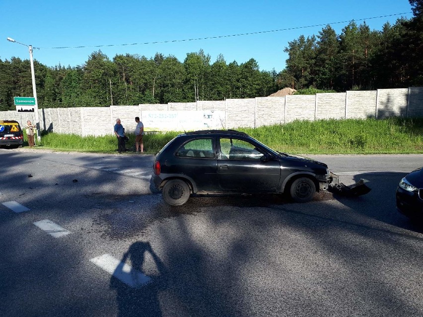 Wypadek w miejscowości Tumlin Osowa pod Kielcami. Ranny został młody motocyklista.