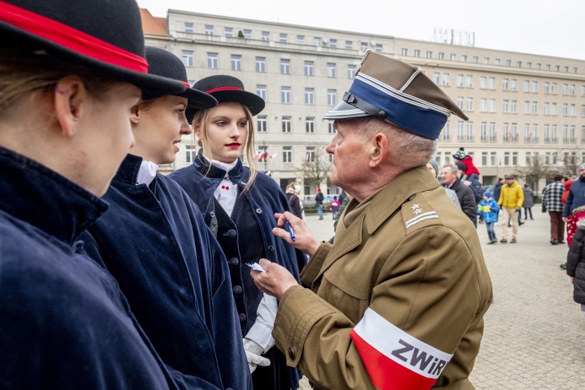 - Gdy mówimy o przodkach, nie możemy zapomnieć o kimś, kto...