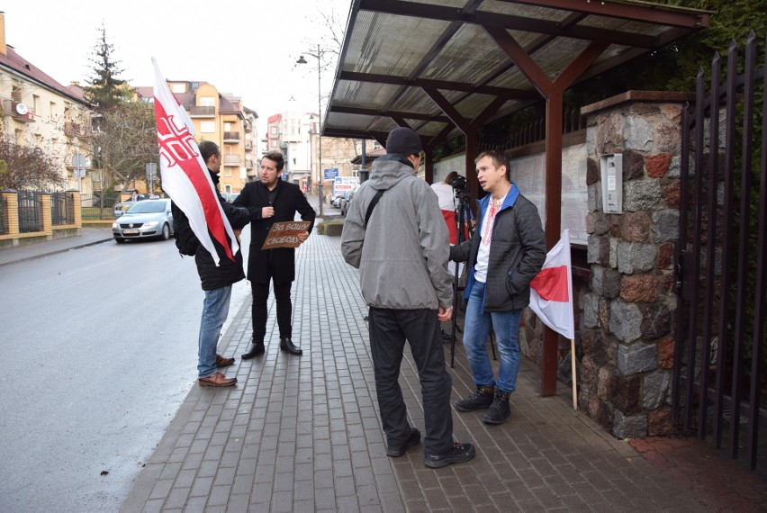 Białorusini protestują w Białymstoku. Nie chcą aneksji ojczystego kraju z Rosją (zdjęcia, wideo)