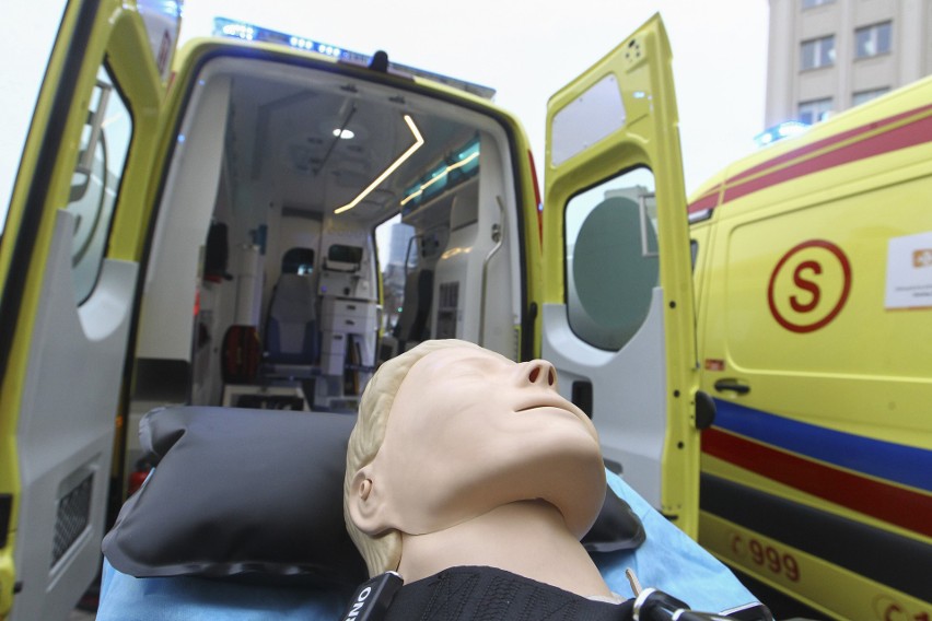 Przekazanie ambulansów wraz z wyposażeniem dla Wojewódzkiej...