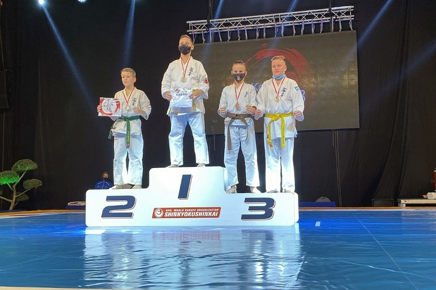 Na podium udało się wspiąć szóstce karateków SKSW Skarżysko....