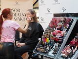 Makijaż, wizaż, fryzjerstwo. Istny raj dla kobiet w Manufakturze! ZDJĘCIA. Porady, spotkania z ekspertkami, kosmetyki...