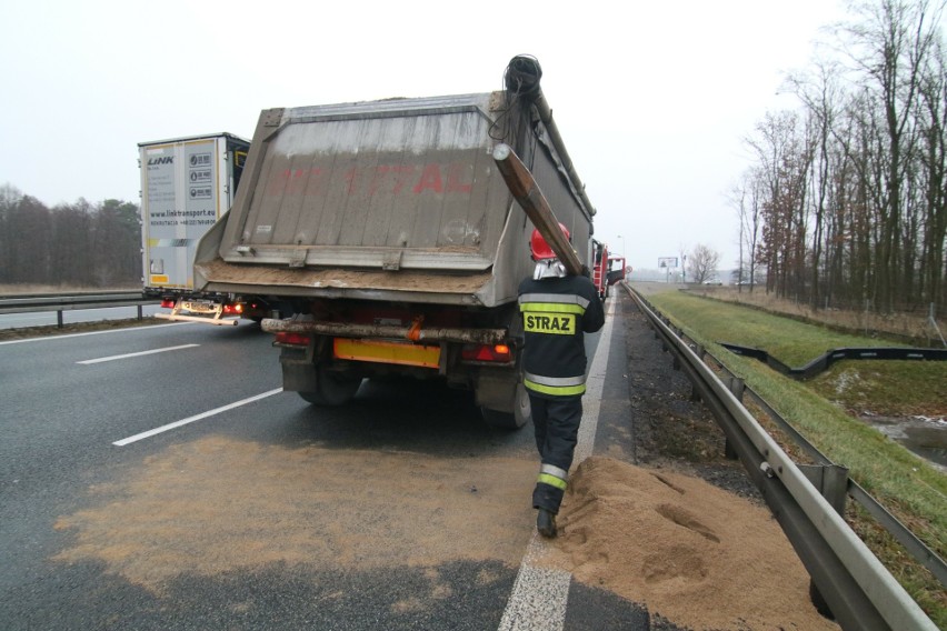 Wypadek dwóch ciężarówek pod Wrocławiem. Ogromne korki (ZDJĘCIA)