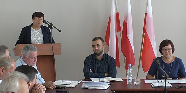 Dyrektor szpitala w Nowej Dębie Wiesława Barzycka podczas wrześniowej sesji rady powiatu omówiła sytuację lecznicy