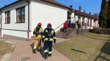 Czarnocin. Badanie stężenia siarkowodoru w szkole. Ewakuowano 106 uczniów, troje trafiło do szpitala