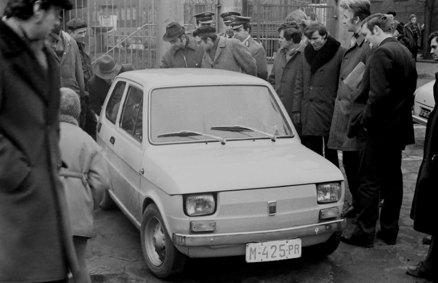 Fiat 126p od wielkiego pożądania do złomowania. Słupska premiera i kariera  samochodowego malucha | Dziennik Bałtycki