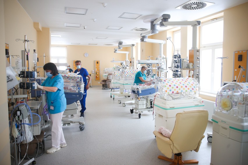 Kraków. W szpitalu na Siemiradzkiego otwarto nowy oddział neonatologiczny. Placówka zyskała trzeci stopień referencyjności 