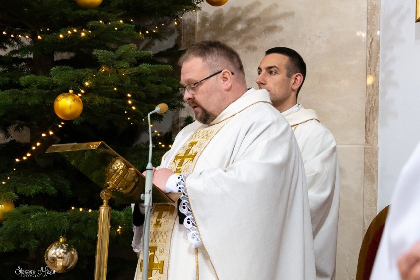 Wiele osób modliło się na Pasterkach w Kielcach. - Jezu, przyjdź i uczyń z mego serca Twój żłóbek betlejemski - mówił biskup Marian Florczyk