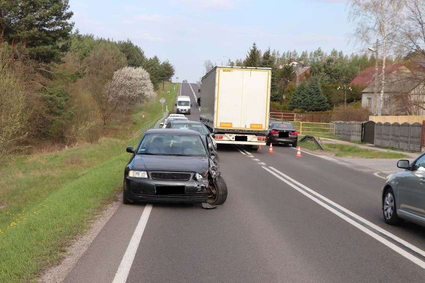 Kierowca ranny w porannym wypadku pod Skarżyskiem. Utrudnienia na drodze krajowej