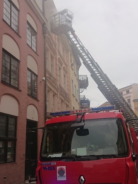 Pełno dymu na toruńskiej starówce. Strażacy interweniowali przy ul. Ducha Świętego i Wielkie Garbary