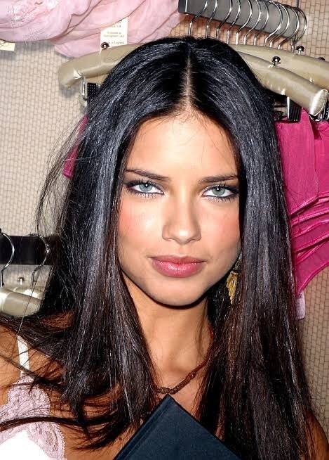 Adriana Lima, brazylijska supermodelka została mianowana Globalnym Ambasadorem Kibiców FIFA [ZDJĘCIA]