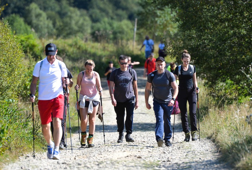 Turyści zjechali w Bieszczady. Zobacz jak było na szlaku na Małą Rawkę i Wielką Rawkę [ZDJĘCIA]