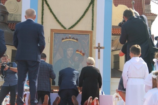 Uroczystość odbyła się na placu przed Sanktuarium Matki Bożej Uzdrowienia Chorych w Smolicach