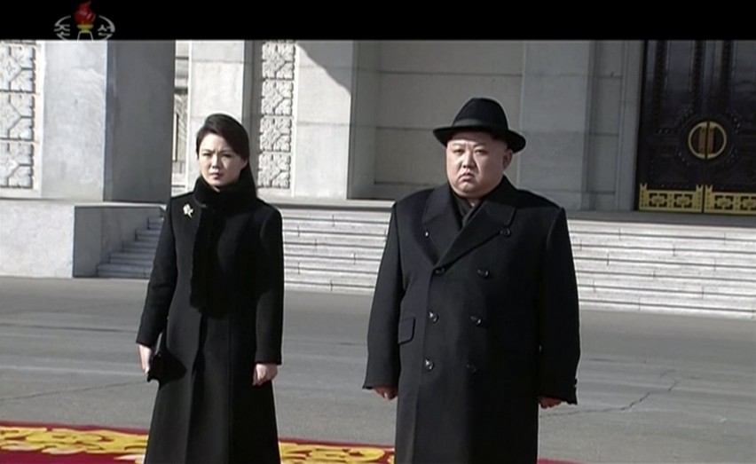 Korea Północna: Defilada wojskowa w Pjongjangu [ZDJĘCIA] Przed igrzyskami w Pjongczangu Kim Dzong Un pręży muskuły [WIDEO]