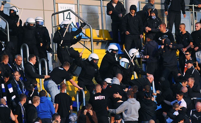 Fotoreportaż z meczu i zadymy na stadionie